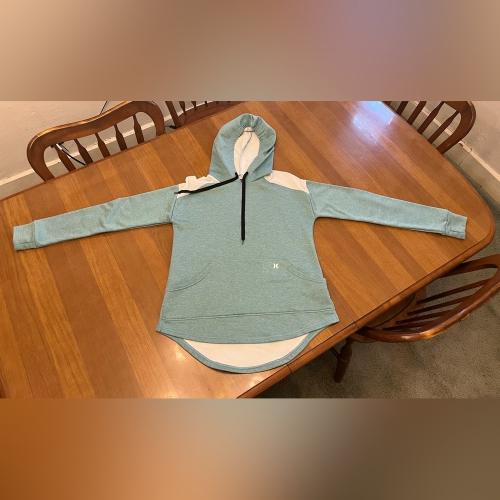 Women’s Hurley hooded pullover made with Nike Dri-Fit material Size Small